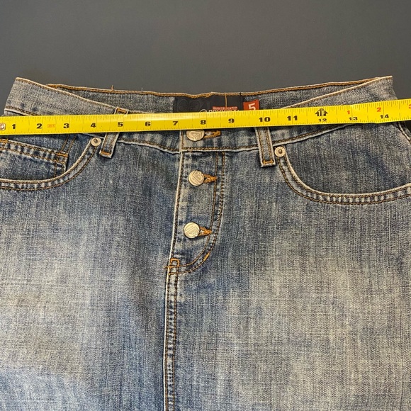 Roxy jeans skirt. Size. 5 women. - Picture 6 of 9